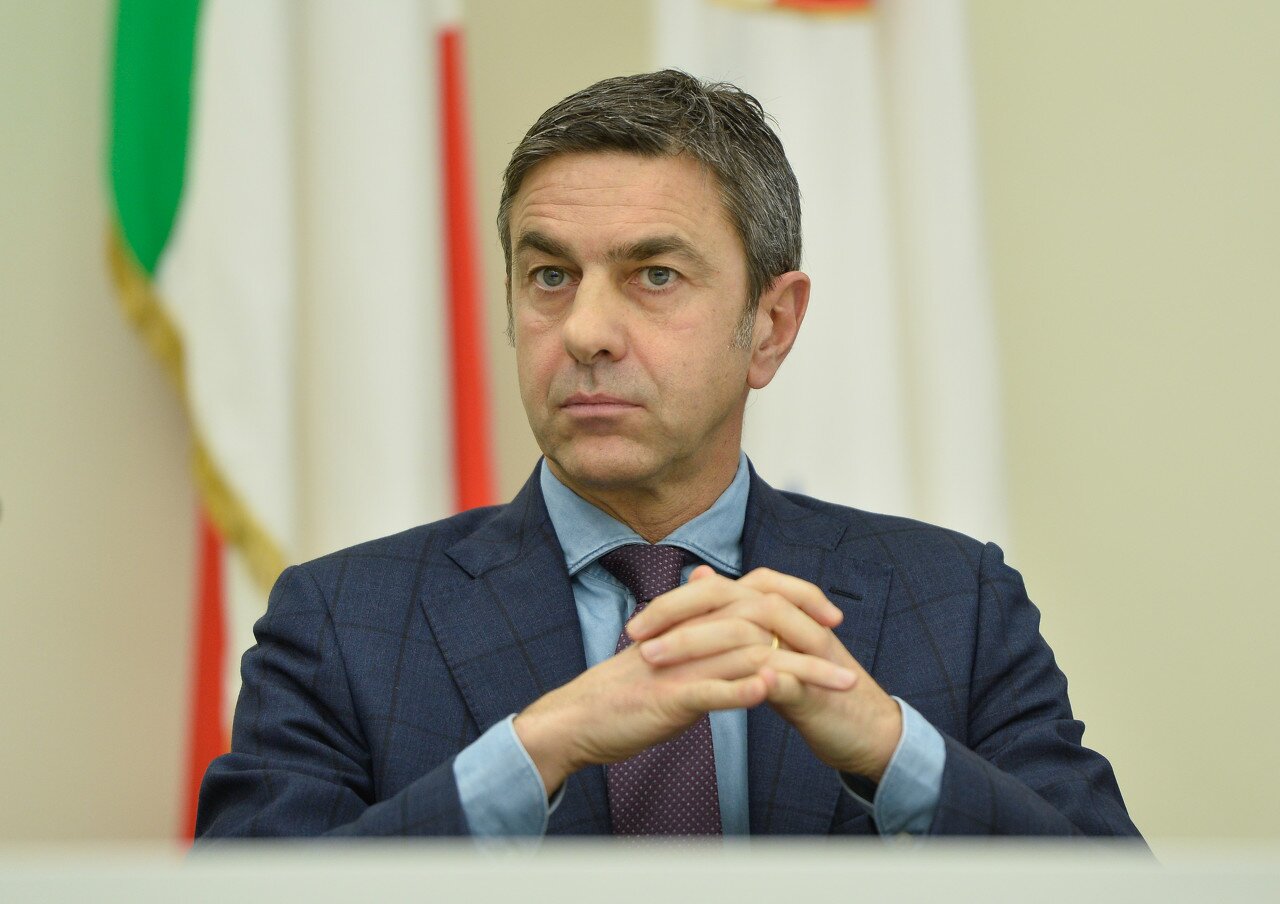 kaiyun-科斯塔库塔提醒巴尔泰萨吉：当时不应该等球，而应该主动去争球